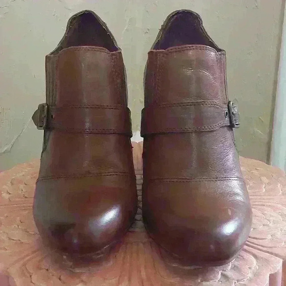 Audrey Brooke booties - Picture 1 of 5